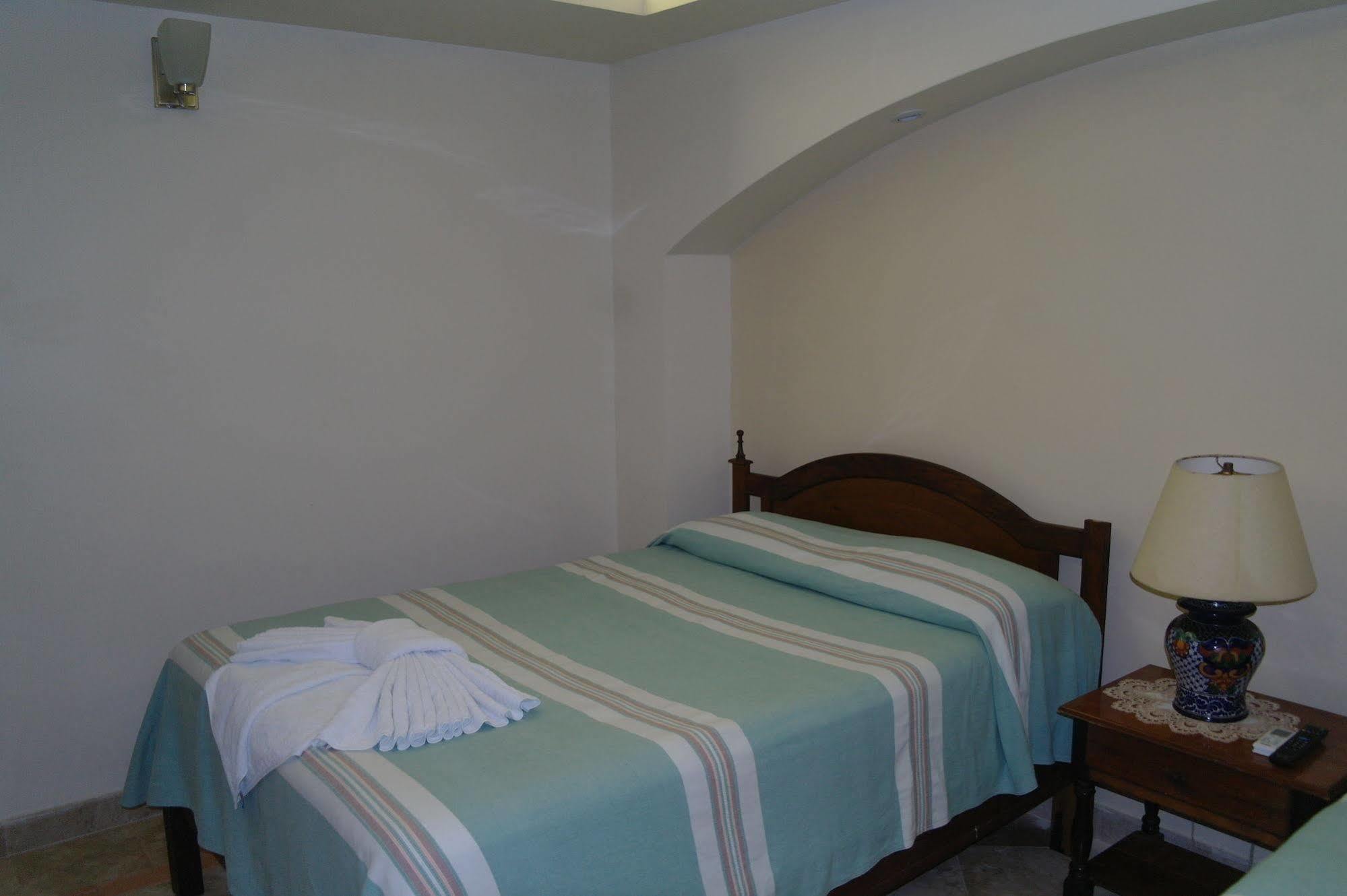 Hotel Real Del Mayab Плая дел Кармен Екстериор снимка